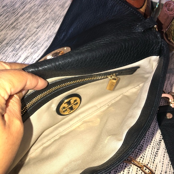 Tory Burch Amanda Logo Crossbody/Clutch - Picture 4 of 6